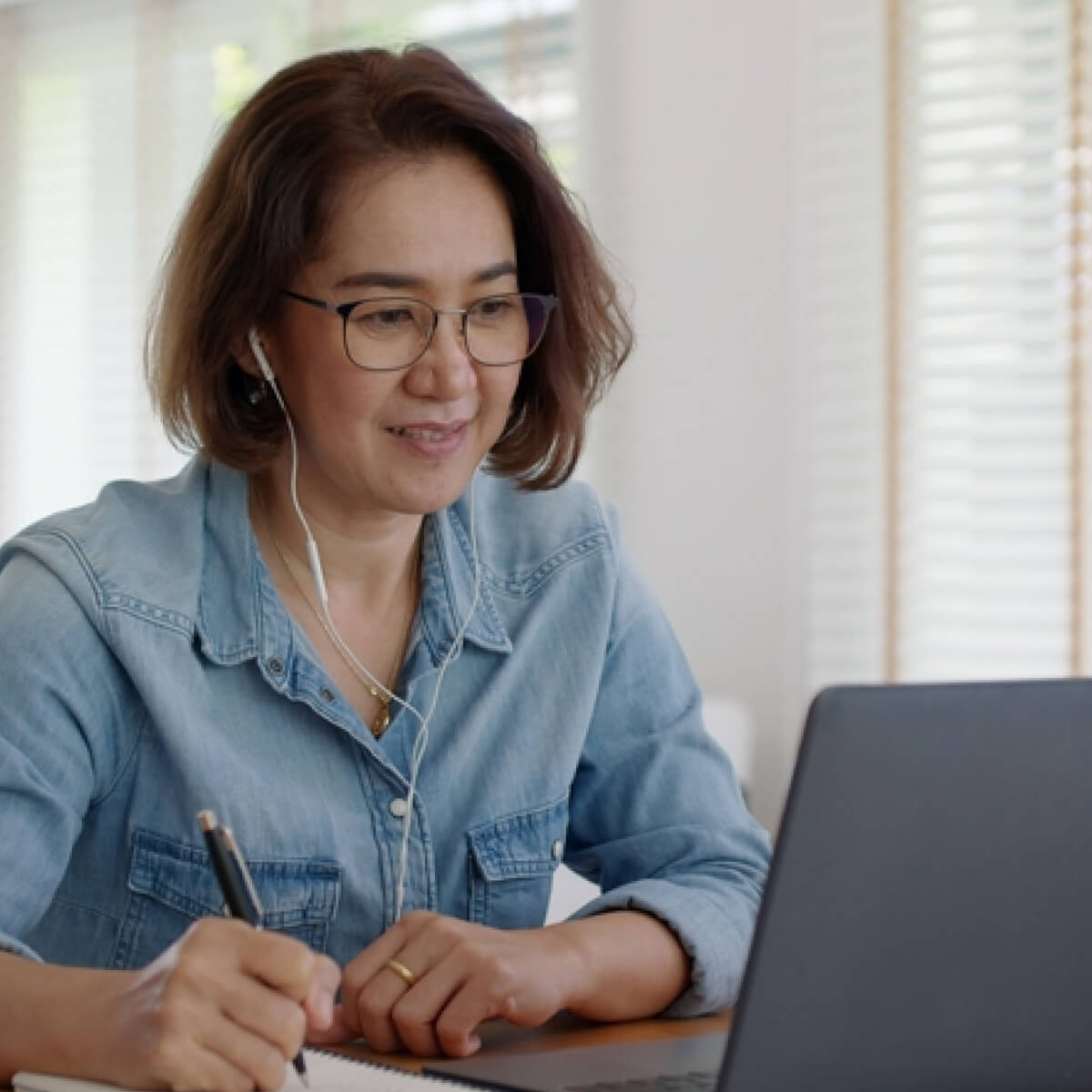 women attending active network's cultivating stronger communities webinar